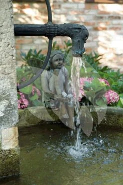 OASE Aquarius Universal Classic 440 Indoor Fonteinpomp -Oases Winkel aquarius universal classic sfeerfoto 1 0 666x1000 1